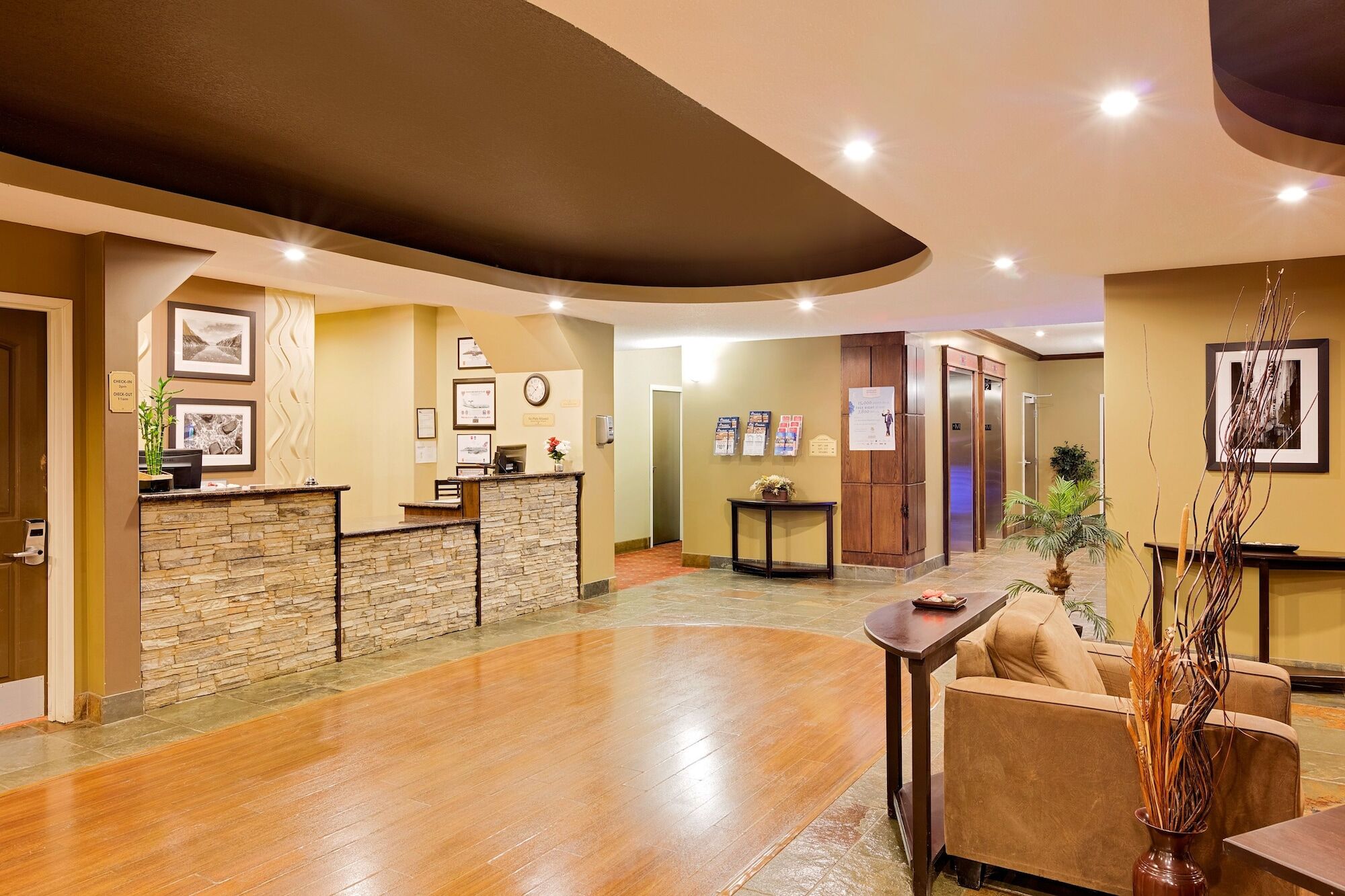 Ramada By Wyndham Cold Lake Exterior foto